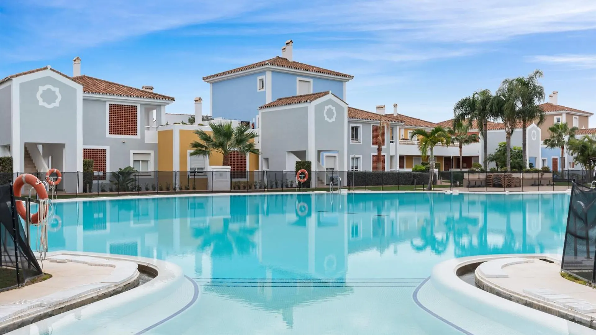 Cortijo Del Mar Resort 2 Bed Apartment Sleeps Up To 5 Estepona