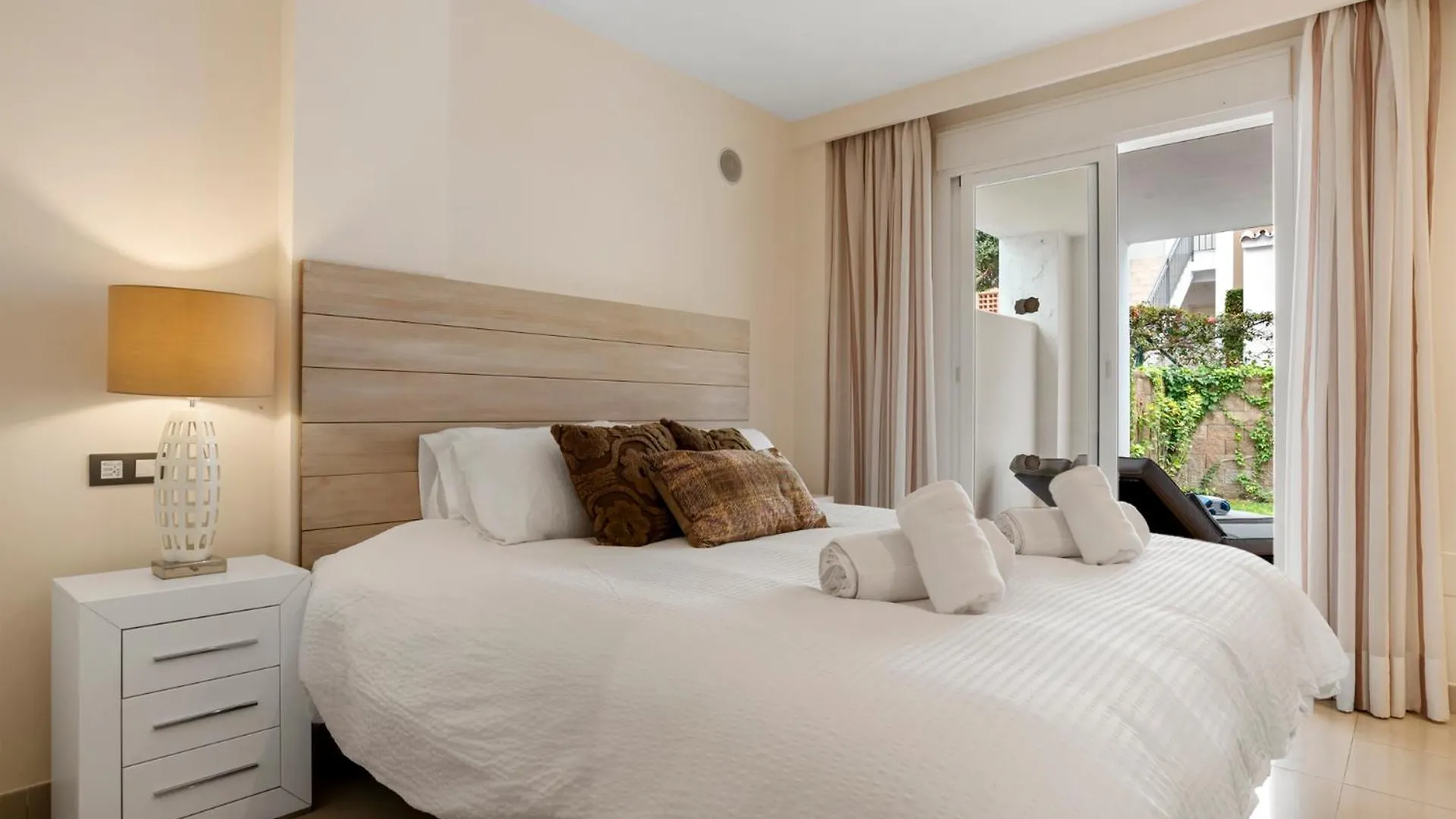 Cortijo Del Mar Resort 2 Bed Apartment Sleeps Up To 5 Estepona